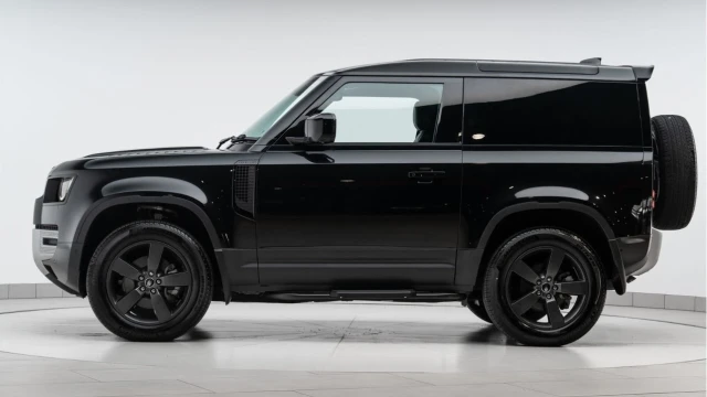 Land Rover Defender (73 Reg) 90 3.0 D250 SE Hard Top Commercial (+VAT) Image 4