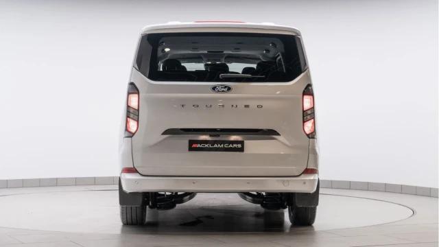 Ford Tourneo Custom (24 Reg) 320 2.0 Ecoblue Titanium (8 Seater) Image 5