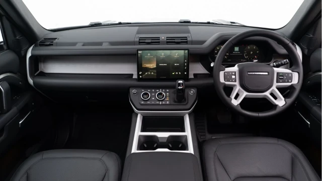 Land Rover Defender (74 Reg) 110 3.0 D350 X-Dynamic HSE (2025 Model) (Bespoke) (VAT Q) Image 2