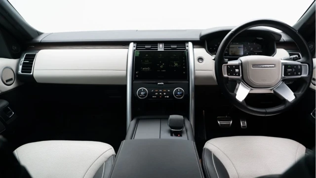 Land Rover Discovery (23 Reg) 3.0 D300 R-Dynamic HSE Image 2