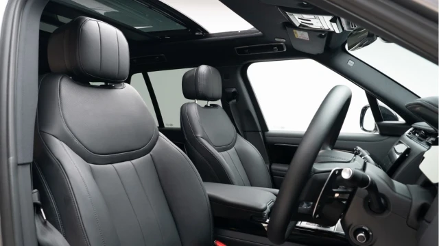 Land Rover Range Rover (25 Reg) 3.0 D350 HSE (Shadow Pack) (VAT Q) Image 3