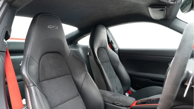 Porsche 911 (64 Reg) 3.8 GT3 Image 3