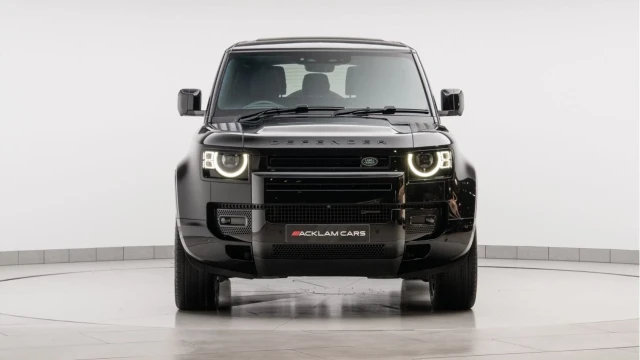 Land Rover Defender (72 Reg) 90 3.0 D250 X-Dynamic SE (Black Pack) Image 6