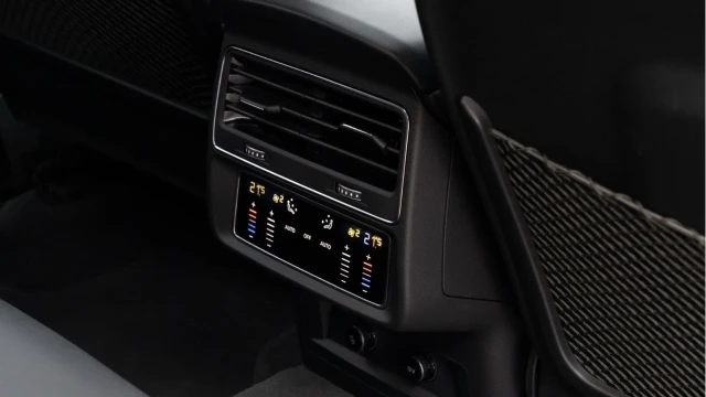 Audi SQ7 (22 Reg) 4.0TFSI V8 Black Edition Quattro Image 6