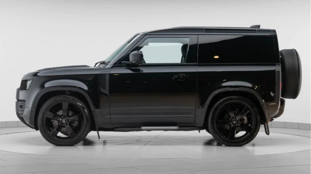 Land Rover Defender (73 Reg) 90 3.0 D250 HSE Hard Top Commercial (+VAT) Image 5