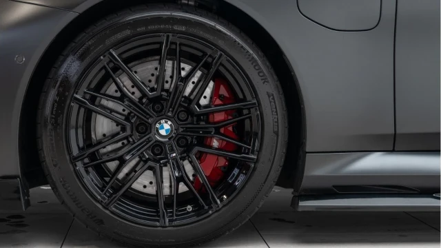 BMW M5 (74 Reg) 4.4 V8 Hybrid Image 4