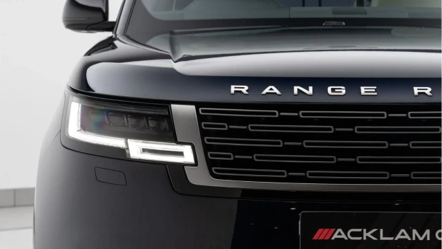 Land Rover Range Rover (72 Reg) 3.0 D300 SE Image 8