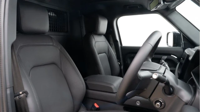 Land Rover Defender (74 Reg) 110 3.0 D350 X-Dynamic HSE Hard Top Commercial (Bespoke) (+VAT) Image 3
