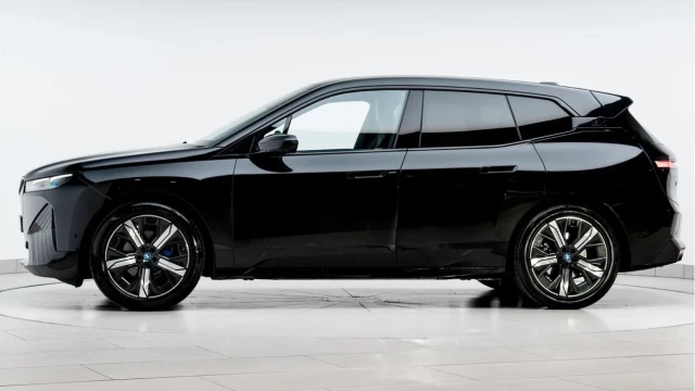 BMW iX (73 Reg) 50 M Sport xDrive Image 2