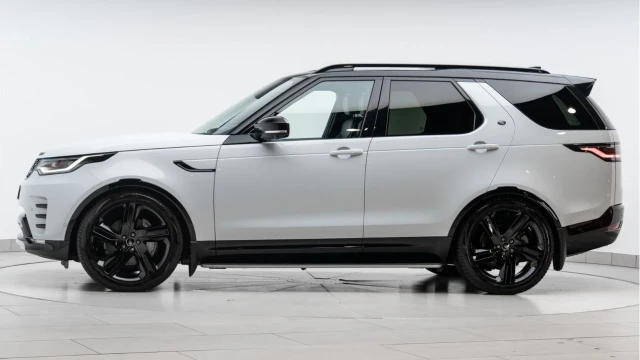 Land Rover Discovery (72 Reg) 3.0 D300 R-Dynamic HSE Hard Top (5 Seat) (+VAT) Image 5