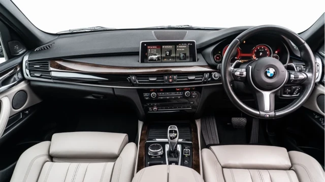 BMW X5 (18 Reg) 4.4 V8 50i M Sport (7 Seat) Image 2
