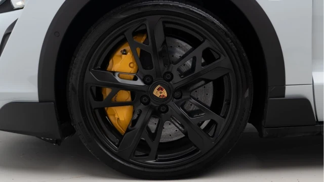 Porsche Taycan (72 Reg) Turbo Cross Turismo Image 7