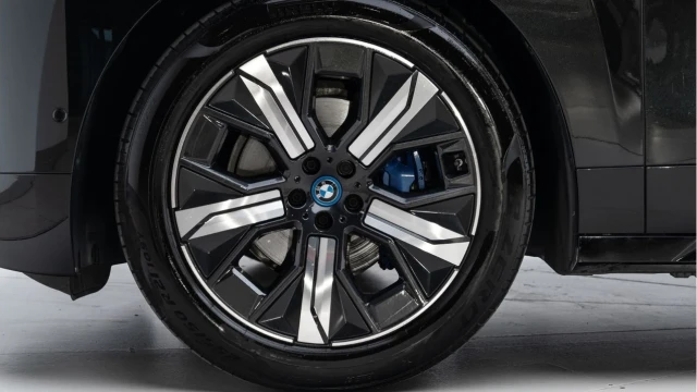 BMW iX (73 Reg) 50 M Sport xDrive Image 8