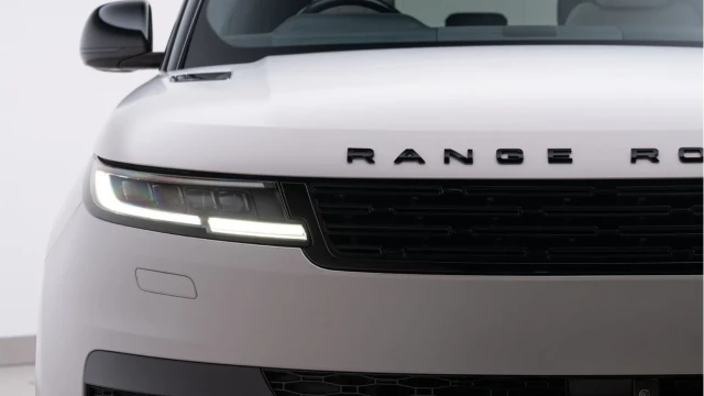 Land Rover Range Rover Sport (23 Reg) 3.0 D300 Dynamic SE (Satin PPF) Image 7