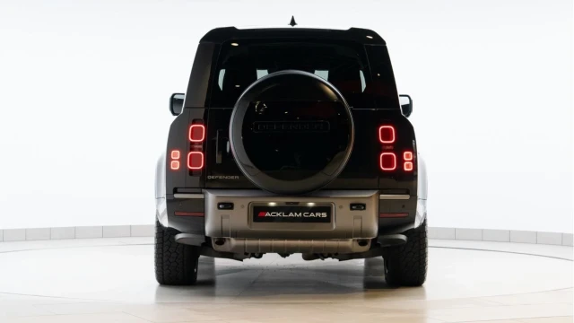 Land Rover Defender (73 Reg) 130 3.0 P300 X-Dynamic SE (8 Seat) Image 4