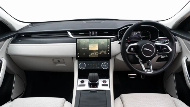 Jaguar F-pace (72 Reg) 2.0 D200 R-Dynamic Black Image 2