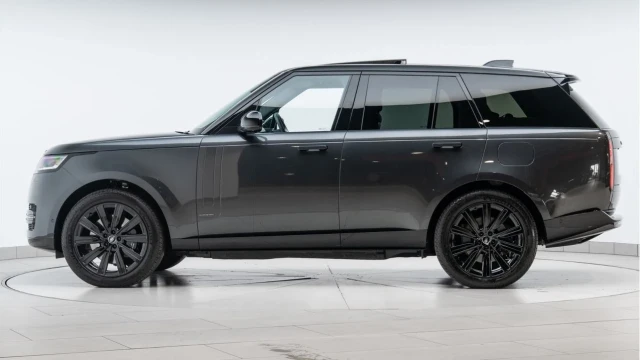 Land Rover Range Rover (25 Reg) 3.0 P550e Autobiography Hybrid (Shadow Pack) Image 4