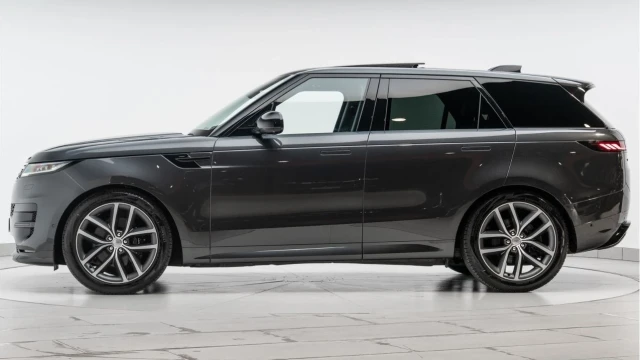 Land Rover Range Rover Sport (73 Reg) 3.0 D300 Dynamic SE (Black Pack) Image 4