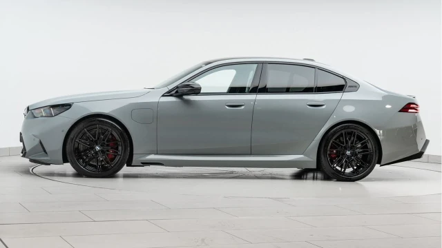 BMW M5 (25 Reg) 4.4 V8 Hybrid Image 4