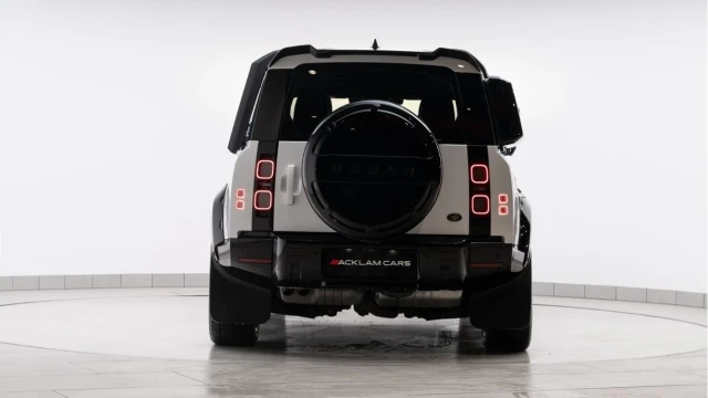Land Rover Defender (71 Reg) 110 3.0 D250 S (URBAN) Image 4