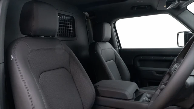 Land Rover Defender (25 Reg) 90 3.0 D250 X-Dynamic SE Hard Top Commercial (+VAT) (Bespoke) Image 3
