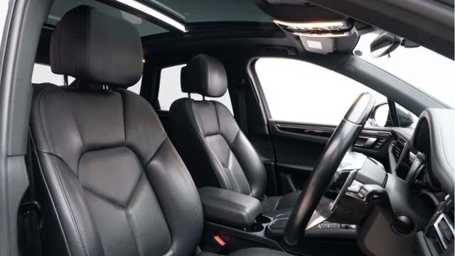 Porsche Macan (70 Reg) 3.0 S PDK Image 3