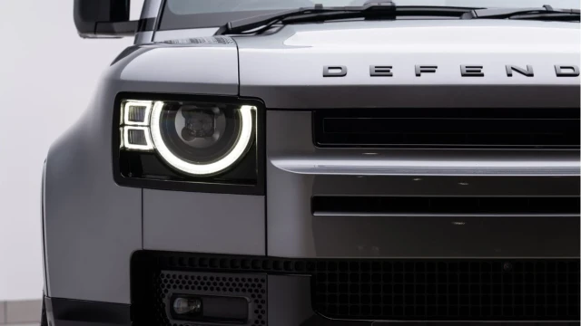 Land Rover Defender (73 Reg) 110 3.0 D300 X-Dynamic HSE (Black Pack) Image 8