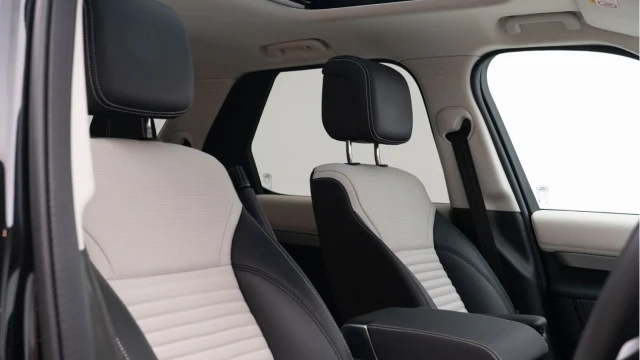 Land Rover Discovery (74 Reg) 3.0 D350 Dynamic SE Image 3
