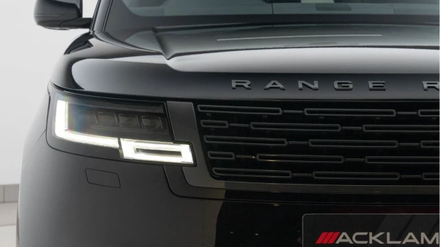 Land Rover Range Rover (75 Reg) 3.0 D300 SE (Shadow Pack) Image 8