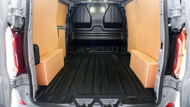 Ford E-Transit Custom (25 Reg) 320 Limited (Electric) Image 4