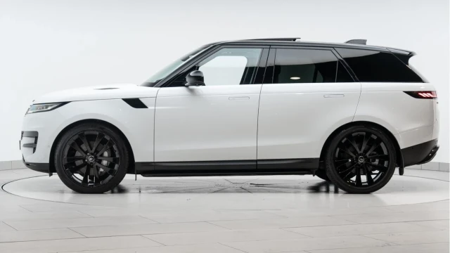 Land Rover Range Rover Sport (23 Reg) 3.0 D300 SE (Black Pack) Image 4