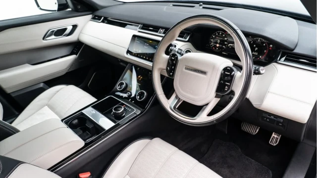 Land Rover Range Rover Velar (20 Reg) 3.0 D300 R-Dynamic HSE (Bespoke) Image 7