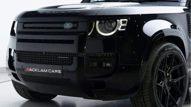 Land Rover Defender (23 Reg) 110 3.0 D300 X-Dynamic HSE (Black Pack) Image 8