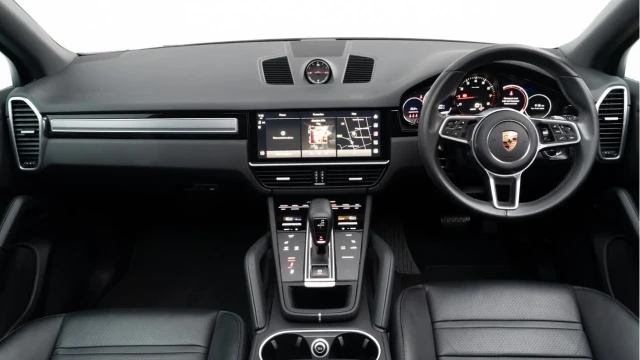 Porsche Cayenne (72 Reg) 3.0 V6 Platinum Edition Image 2