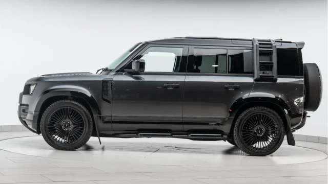 Land Rover Defender (73 Reg) 110 3.0 D250 X-Dynamic SE (Bespoke) Image 4