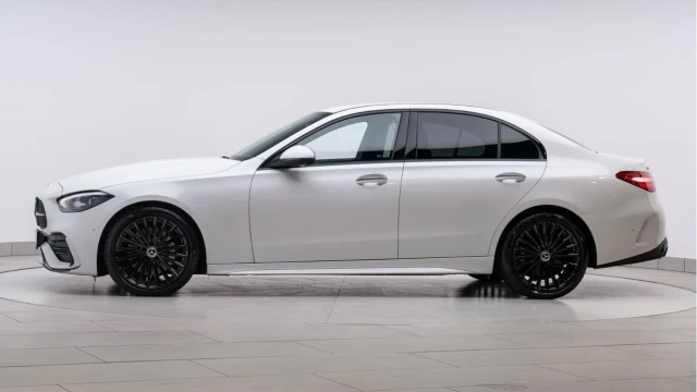 Mercedes-Benz C Class (73 Reg) C300 2.0D AMG Line Premium Image 6