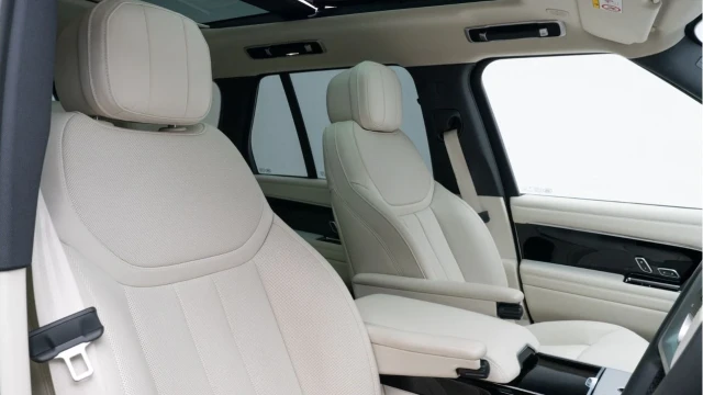 Land Rover Range Rover (74 Reg) 3.0 D350 SE (Shadow Pack) Image 3