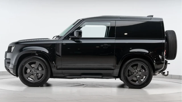 Land Rover Defender (25 Reg) 90 3.0 D350 X-Dynamic HSE Hard Top Commercial (3 Seat) (+VAT) Image 5