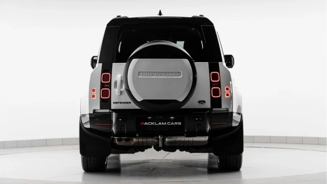 Land Rover Defender (72 Reg) 110 3.0 D250 X-Dynamic S (Black Pack) Image 7
