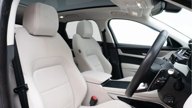 Jaguar F-pace (72 Reg) 2.0 D200 R-Dynamic Black Image 3