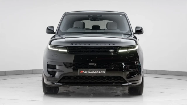 Land Rover Range Rover Sport (23 Reg) 3.0 D300 Dynamic SE (Black Pack) Image 4