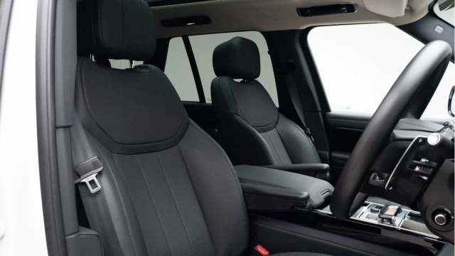 Land Rover Range Rover (23 Reg) 3.0 D350 SE (Shadow Pack) Image 3