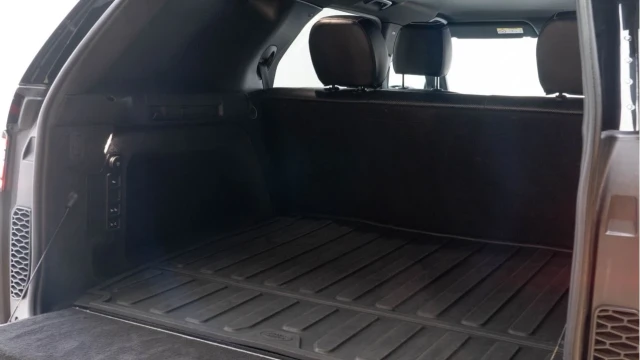 Land Rover Discovery (69 Reg) 3.0SD6 HSE Hard Top (5 Seat URBAN) (No VAT) Image 5