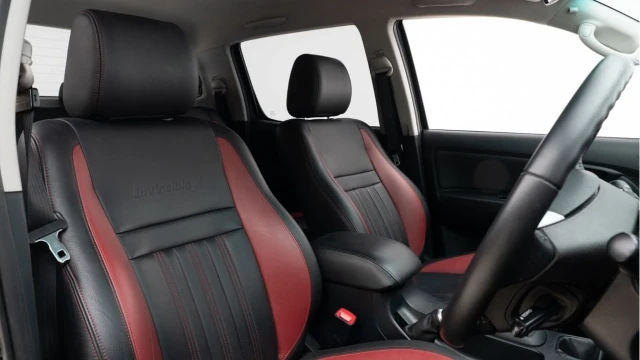 Toyota Hi-Lux (15 Reg) 3.0 D-4D Invincible X Image 3