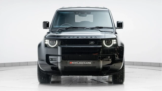 Land Rover Defender (75 Reg) 90 3.0 D250 X-Dynamic SE Hard Top Commercial (+VAT) Image 5