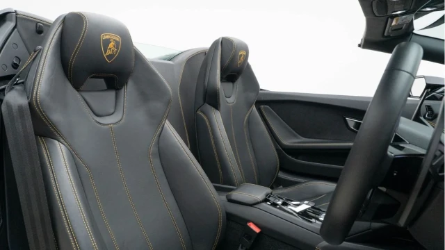 Lamborghini Huracan (70 Reg) 5.2 V10 640-4 Evo Spyder Image 4