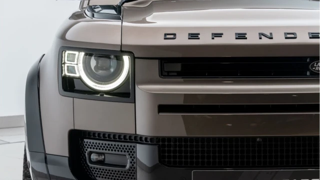 Land Rover Defender (74 Reg) 110 3.0 D350 X-Dynamic HSE Hard Top (5 Seat) (Bespoke) (+VAT) Image 8