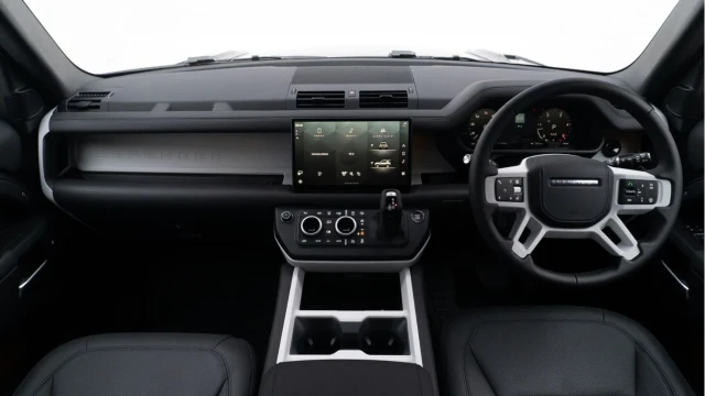 Land Rover Defender (25 Reg) 90 3.0 D350 X-Dynamic HSE (Bespoke) Image 2
