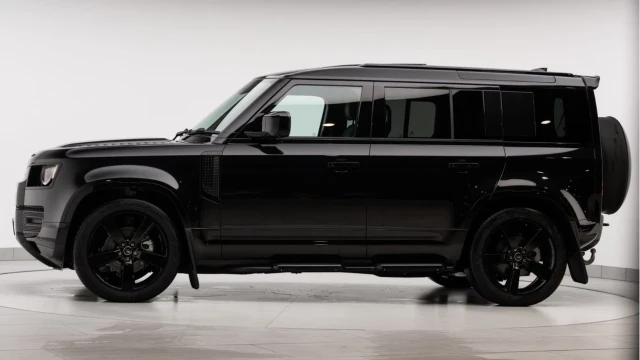 Land Rover Defender (74 Reg) 110 3.0 D250 X-Dynamic SE (7 Seat) (2025 Model) Image 5
