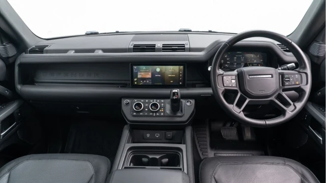 Land Rover Defender (21 Reg) 90 3.0 D250 X-Dynamic HSE Image 2